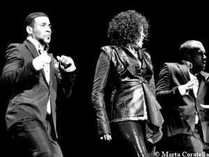 Stevie Wonder e Aretha Franklin cantano al funerale di Whitney Houston