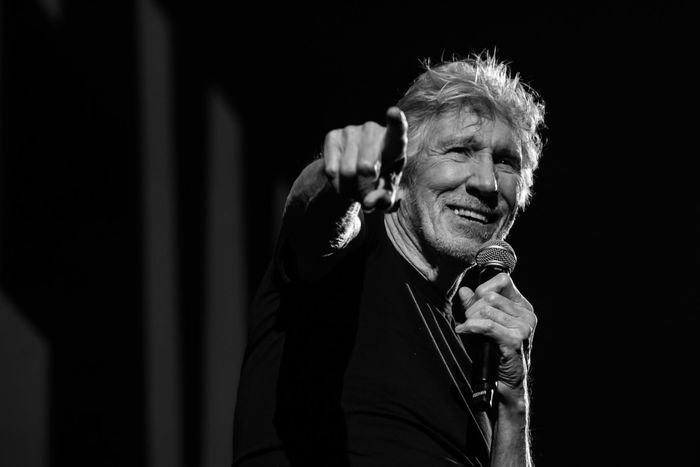 https://images.rockol.it/teaJ-BmarCiJOhJvu1SxeUmvANo=/700x0/smart/rockol-img/img/foto/upload/roger-waters-foto-concerto-bologna-22-aprile-2023.jpg