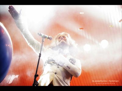 I Flaming Lips eseguono dal vivo &apos;Lucy in the sky with diamonds&apos;: il video