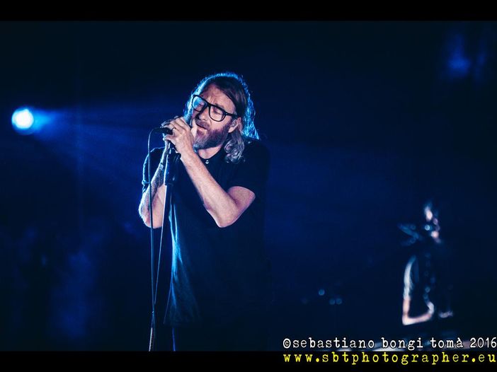 National e Win Butler (Arcade Fire) insieme sul palco: guardali qui National e Win Butler (Arcade Fire) insieme sul palco: guardali qui