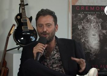 racconta il nuovo album &quot;La ragazza del futuro&quot;
