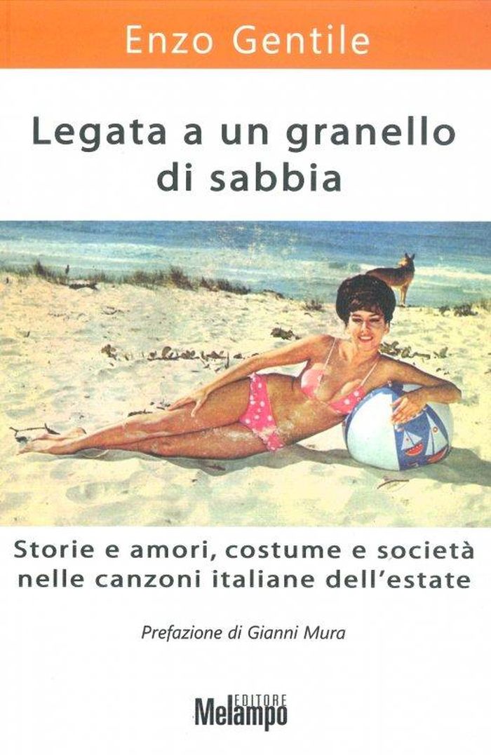 https://images.rockol.it/u3-quFS5iRb98iUg4YlnW3I75Uk=/700x0/smart/rockol-img/img/foto/upload/legata-a-un-granello-di-sabbia-6.jpg