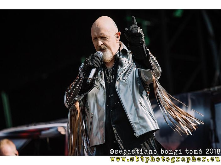Judas Priest, il chitarrista Glenn Tipton abbandona le attivit&agrave; dal vivo: &#039;Ma non sto uscendo dalla band&#039;