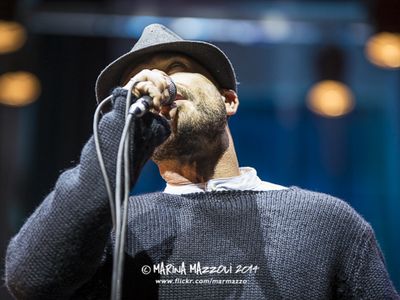 Raiz presenta l’esordio solista &apos;Wop&apos;: il ciclo con gli Almamegretta si è chiuso