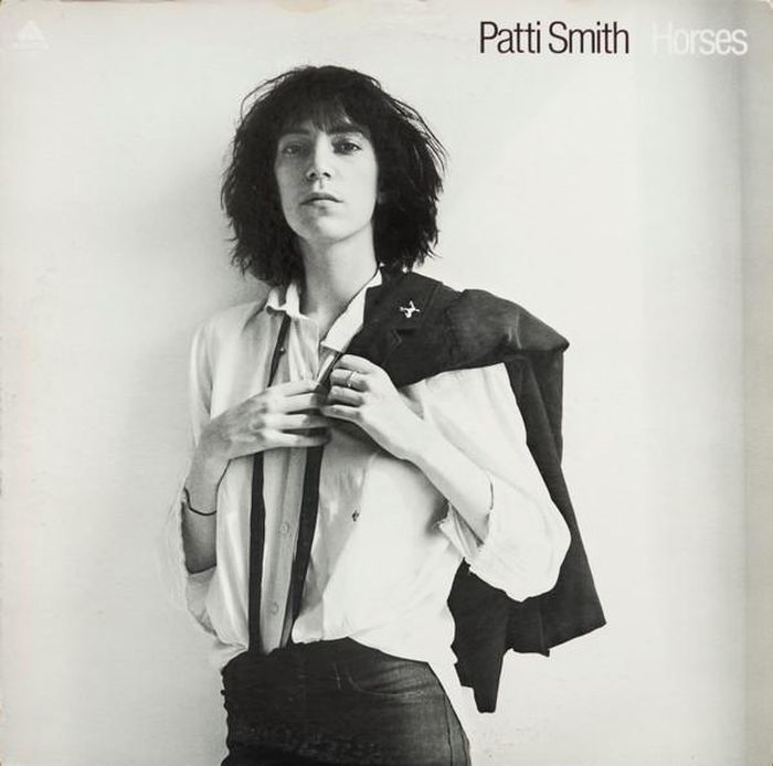 https://images.rockol.it/uPh8ONHtkmDS4vR119zAtHVV_Dw=/700x0/smart/rockol-img/img/foto/upload/patti-smith.jpg