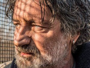 Enrico Nascimbeni, aspettando il nuovo album ripubblica &apos;Hotel Costarica 1983&apos;