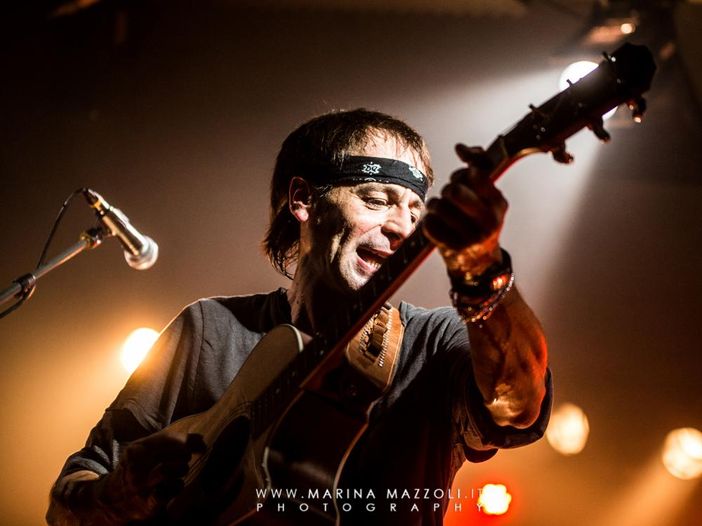 Massimo Priviero al lavoro su un nuovo album: &#039;La mia storia d&#039;Italia e delle sue meravigliose minoranze in chiave folk&#039;. Il video #Nofilter dell&#039;inedito &#039;Villa Regina&#039;