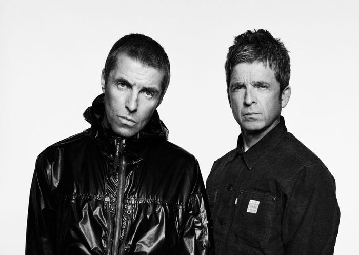 https://images.rockol.it/uTPBuKm3QUlScFe4uy_wHF-Lr1U=/700x0/smart/rockol-img/img/foto/upload/oasis-photo-live-25-simon-emmett-b.jpg