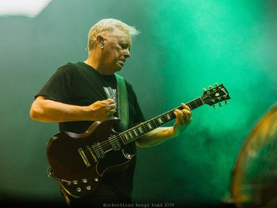 New Order in concerto: trionfale ritorno a Liverpool (con Billy Corgan)
