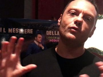 Tiziano Ferro - racconta &quot;Il mestiere della vita Urban vs. Acoustic&quot;