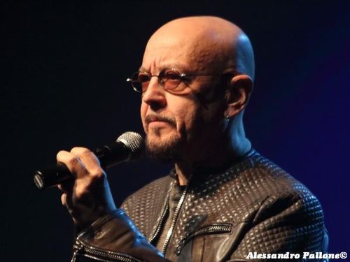 Enrico Ruggeri, nuovo contratto con Mescal
