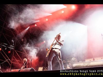 UK, il nuovo business? I Darkness. In vendita i capelli del cantante