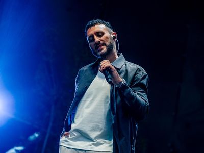 Blue, Simon è di nuovo single