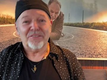 Vasco Rossi - racconta "Siamo qui" - La videointervista