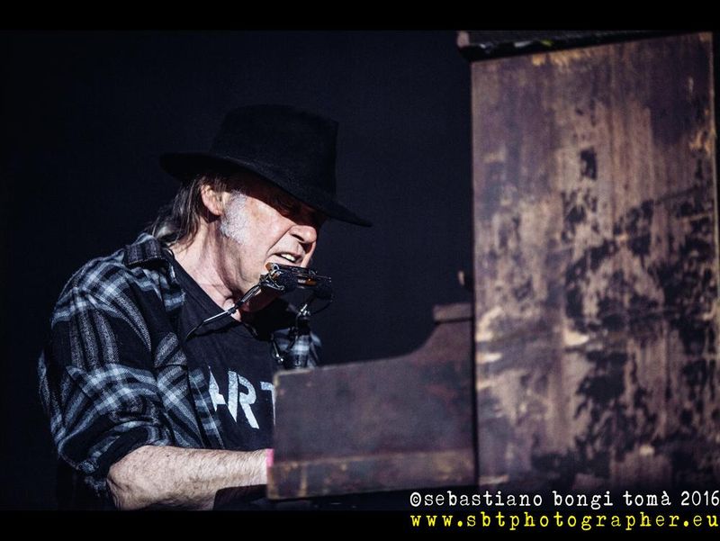 16 luglio 2016 - Lucca Summer Festival - Piazza Napoleone - Lucca - Neil Young in concerto