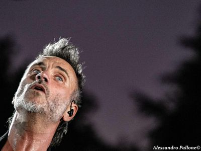 Music Control: Nek in testa, precipitano gli Aventura