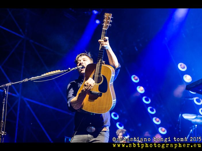 Mumford &amp; Sons, omaggio ai Radiohead con la cover di &lsquo;All I Need&rsquo; al Newport Folk Festival &ndash; VIDEO