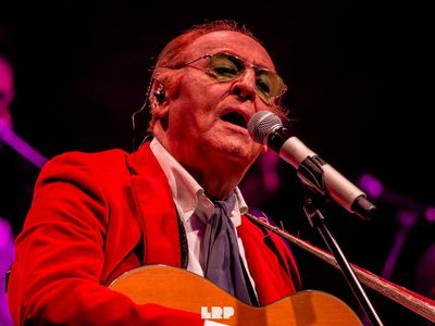 Renzo Arbore torna in tv in onore di Roberto Murolo