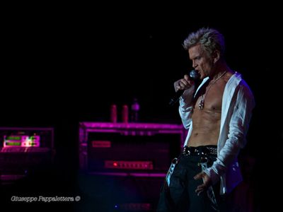 Billy Idol e Go-Go&apos;s in gran forma al Fan Nation