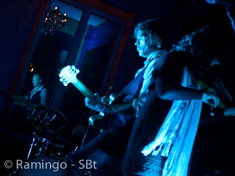 2 Novembre 2010 - Tago Mago - Marina di Massa (Ms) - Hugo Race in concerto