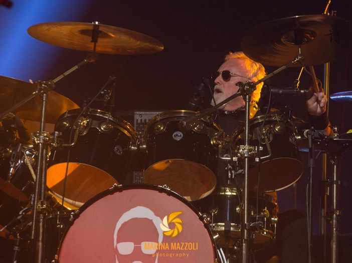 Roger Taylor ha una statua di Freddie Mercury nel suo giardino di casa