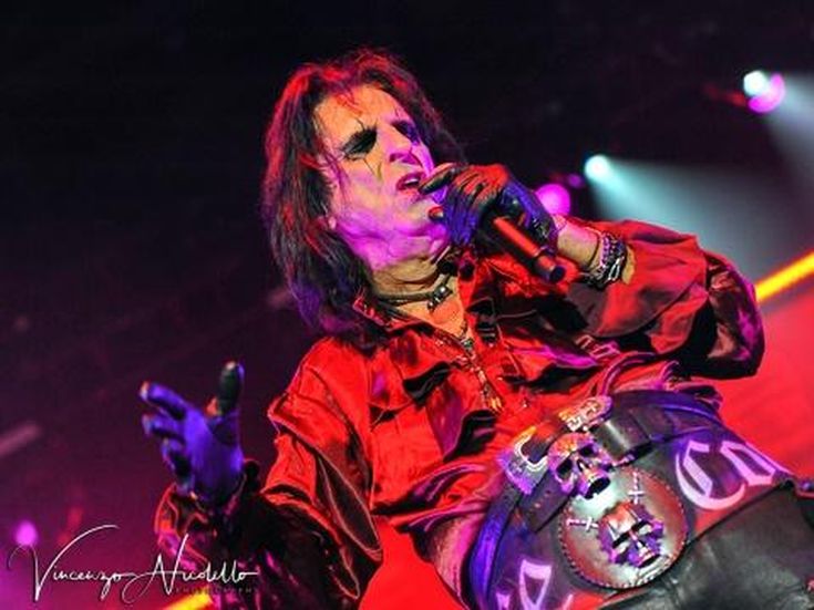 Halloween, come si veste questa sera Alice Cooper