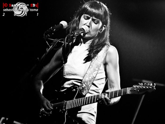 Joan As Police Woman presenta dal vivo &#039;The deep field&#039;: guarda i video