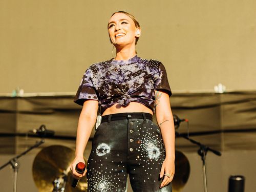 Mara Sattei passa a Universal Music Italia