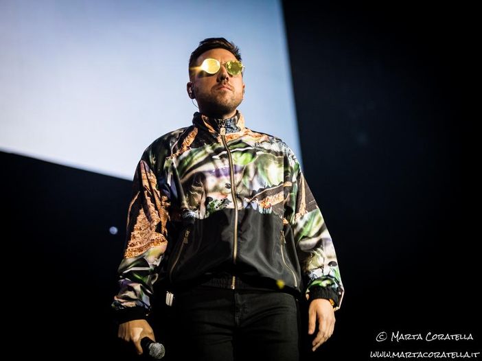 Il bel casino di Coez al PalaLottomatica di Roma: la recensione del concerto - SCALETTA / FOTOGALLERY