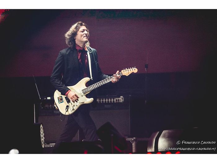 https://images.rockol.it/w7WSObf_u8Q78mnELPov8xaU4qc=/700x0/smart/rockol-img/img/foto/upload/ligabue-20160924-203628-k2a6568.jpg
