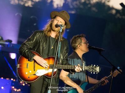 UK, solo 5 singoli tra i 100 più venduti sono stati scritti dagli interpreti 