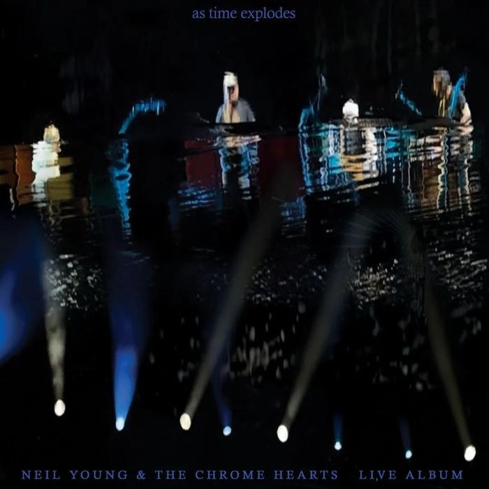 https://images.rockol.it/wRho13Wot7YlDCJ_Bb4sriLr4oA=/700x0/smart/rockol-img/img/foto/upload/neil-young-as-time-explodes-live-album-artwork.jpg