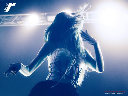 Clara entra nel roster di Warner Music Italia