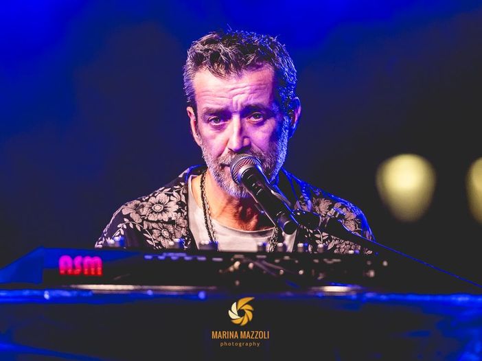 Daniele Silvestri torna in concerto con &ldquo;Il cantastorie recidivo&rdquo;
