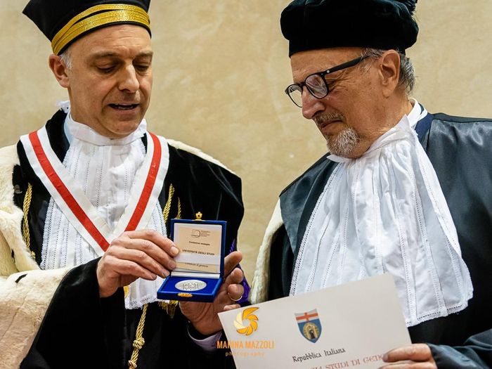 https://images.rockol.it/wwr9UDFqJH4FtlE_YUw_cGkXZIc=/700x0/smart/rockol-img/img/foto/upload/ivano-fossati-laurea-hc-rockol-10.jpg https://images.rockol.it/wwr9UDFqJH4FtlE_YUw_cGkXZIc=/700x0/smart/rockol-img/img/foto/upload/ivano-fossati-laurea-hc-rockol-10.jpg