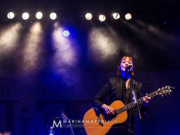 La classe di una signora della canzone americana: Suzanne Vega in concerto a Milano, la recensione