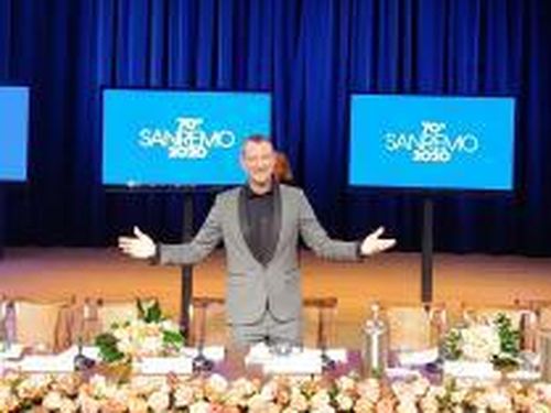 Amadeus al lavoro sul regolamento di Sanremo