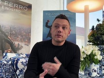 Tiziano Ferro - racconta &quot;Il mondo &egrave; nostro&quot;