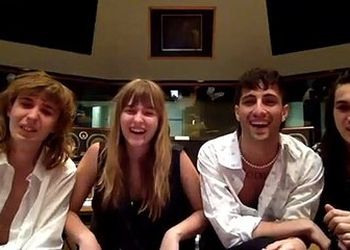 I Maneskin e Iggy Pop: &quot;Vi ho visti, eravate senza pantaloni&quot;