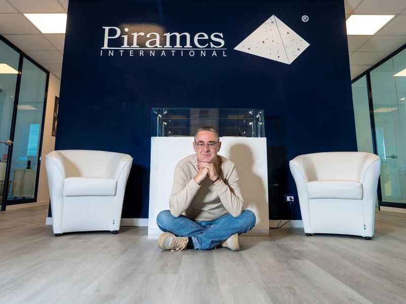 Pirames, nuovi uffici e nuove licenze strategiche