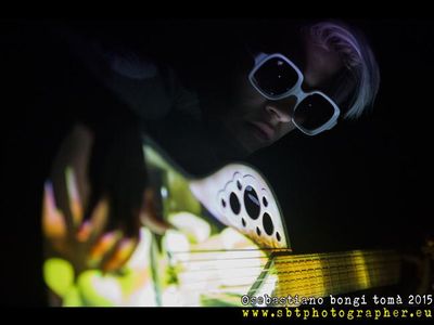 Kaki King, nel nuovo show la chitarra produrrà anche immagini