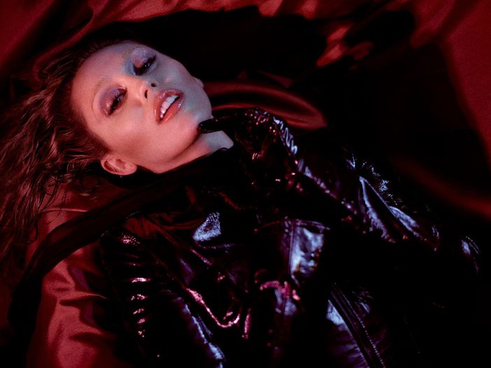 Psichedelica e apocalittica, ma senza acidi: il ritorno di Miley Psichedelica e apocalittica, ma senza acidi: il ritorno di Miley