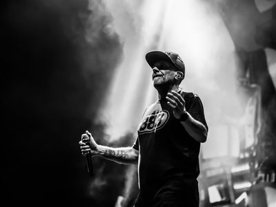 Vuoi fare una domanda a Max Pezzali? Scrivi a Rockol