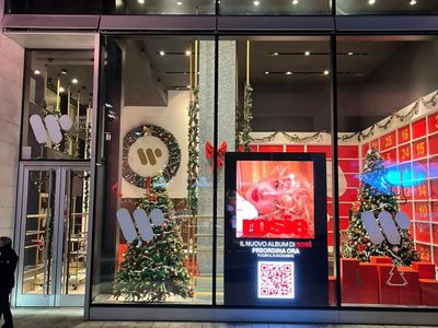 Warner Music Italy store natalizio 2024