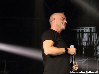 Eros, concerti e parole: 'Canterei volentieri con Carmen Consoli'