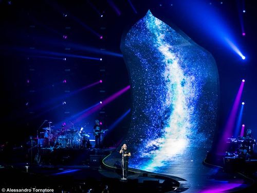 Eros Ramazzotti, con Universal un contratto di tipo tradizionale