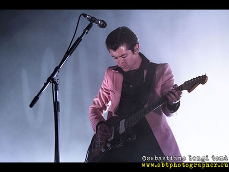 Arctic Monkeys: &apos;La nostra setlist estiva si ispira agli Strokes&apos;
