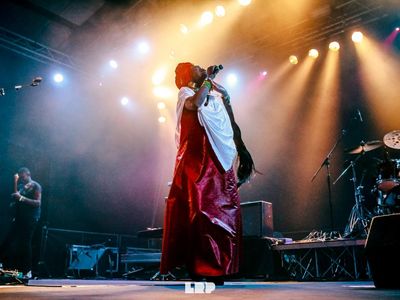 Concerti, Fatoumata Diawara: tre date in Italia tra marzo e aprile