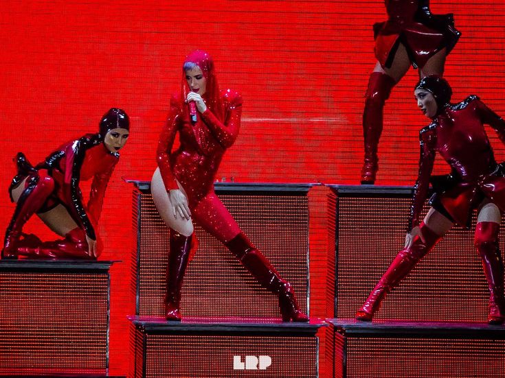 Katy Perry in studio. Mistero: nuovo album o 'qualcosa di speciale'