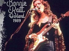 Nasce a Burbank, California, USA, Bonnie Raitt, cantautrice e blueswoman.
